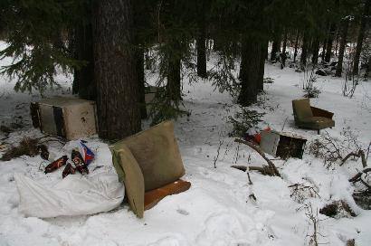 18 - metis anykštėnas atsikratė buities rakandais. Anykščių PK nuotrauka.