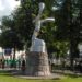 „Lietuvos žinios“ susidomėjo kas nori iš Anykščių miesto centro iškelti paminklą Laisvei.