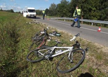 Du iš keturių dviračių avarijos metu sudaužyti nepataisomai.