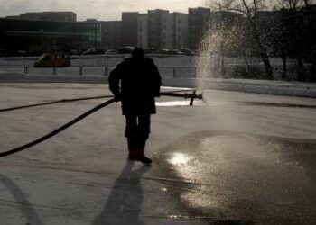 Vakar aikštelė buvo užliejama vandeniu. Autoriaus nuotr.