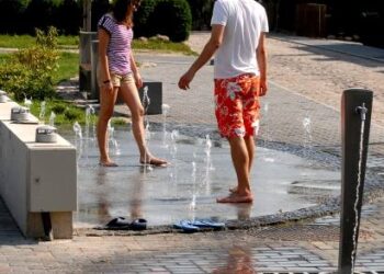 Sunkiai, oi sunkiai valdžiai pavyko priversti fontanėlius trykšti, tačiau dabar gali ir jie ateiti pasidžiaugti. Autoriaus nuotr.