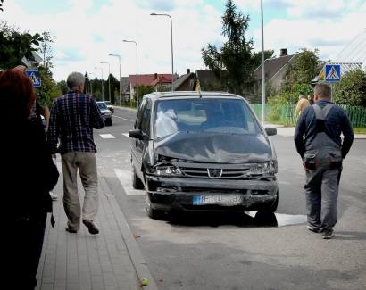 Neatidumo kaina – sudaužyti automobiliai. Autoriaus nuotr.