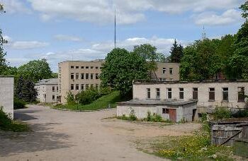 Senosios Anykščių ligoninės pastatus jau 28 kartus bandyta parduoti. Kol kas - nesėkmingai. Jono JUNEVIČIAUS nuotr..