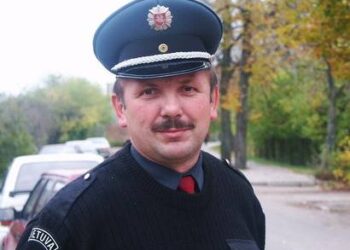 26 metus policijos sistemai paaukojęs Raimundas Razmislavičius teigia, jog policijos dėmesys dabar nukreiptas ne ten, kur labiausiai jo reikia.