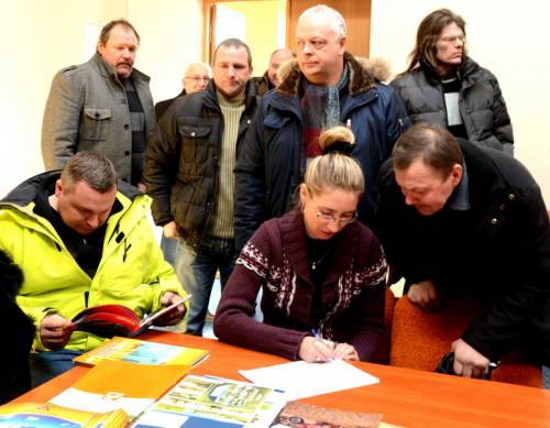 AB "Lytagra" parduodama žemės ūkio technika ūkininkai domėjosi itin noriai. Jono JUNEVIČIAUS nuotr.