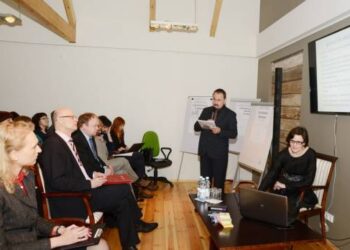 Konferencijoje pranešimą „Anykščių kultūrinio turizmo plėtros strategija“ skaito Anykščių rajono savivaldybės meras Sigutis Obelevičius. Autoriaus nuotr.