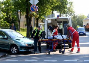 Po avarijos vieno automobilio vairuotoja buvo išvežta į ligoninę.Jono Junevičiaus nuotr.