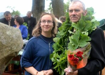 Juozo Tumo – Vaižganto premijos lauretatas Vytautas Bagdonas su dukra Simona jau išleidusia pirmąjį savo fotografijų albumą. Autoriaus nuotr.