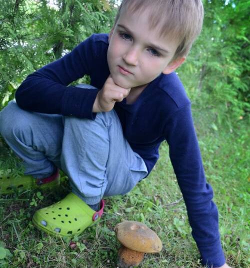 Pąžuolis pradžiugino atostogaujantį  Jono Laginausko anūką Dylaną, kuris kalba lietuvių, anglų, ispanų, bulgarų kalbomis ir gyvena Bostone (JAV).