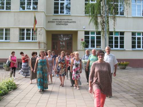 Svėdasų mokyklos kiemelyje - jauku beveik taip pat kaip prieš 35 - iusmetus. Autoriaus nuotr.