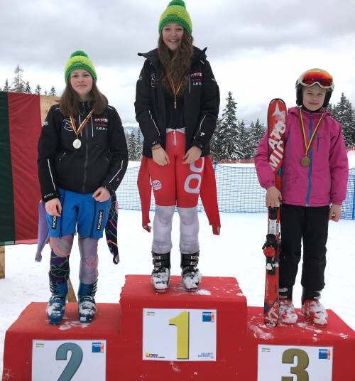 Lietuvos kalnų slidinėjimo čempionate Italijos kalnuose anykštėnė Gabija Šinkūnaitė iškovojo tris bronzos medalius.