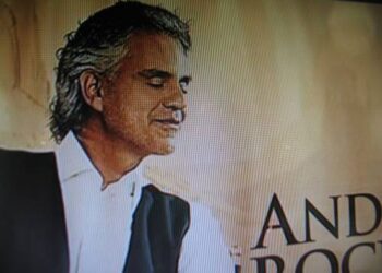 Štai jis - Svėdasų grafams Morikoniams artimas pasaulinio garso italų tenoras Andrea Bocelli.