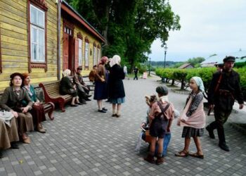 Pertrauka tarp filmavimų... Nuotr. Jono JUNEVIČIAUS