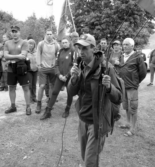 Fotografijose - Žygio partizanų takais starto akimirkos Liudvikos ir Stanislovo Didžiulių sodyboje-muziejuje Griežionėlėse. Antano VERBICKO nuotr.