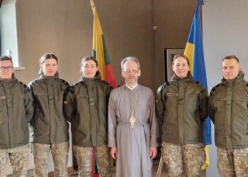 Kijevo Šv. Sofijos soboro dvasininkas dr. Georgijus Kovalenko (centre) šv. Mišias Anykščiuose laikė jau trečią kartą.
Sonatos Veršelienės nuotr.