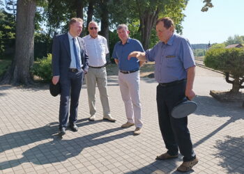 Antano Baranausko ir Antano Vienuolio-Žukausko memorialinio muziejaus direktorius Antanas Verbickas pasakojo jau žiemą girdėjęs apie Siauruko sumanymą sujungti Anykščių siaurojo geležinkelio stotyje veikiančias įstaigas.