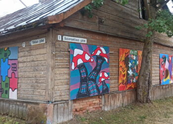 Tarptautinės edukacinės stovyklos – festivalio „Troškimai“ sumanytoja ir režisierė Jolanta Pupkienė patikino, kad tapybos darbų, puošiančių apleisto pastato sienas, lietus nenuplaus.