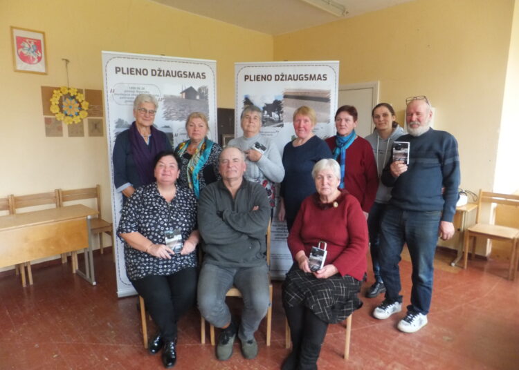 Vienas iš dešimties praėjusio rudens susitikimų – Siauruko kaimynės Raguvėlės bibliotekoje.